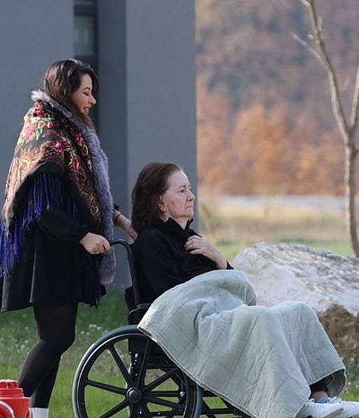 Oana Roman, acuzată că nu ține doliu după moartea mamei sale, Mioara Roman: „Se trezesc să-mi dea mie lecții”