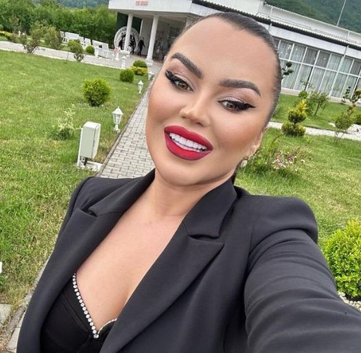 Carmen de la Sălciua, surprinsă fără machiaj și fără filtre. Cum arată tenul vedetei