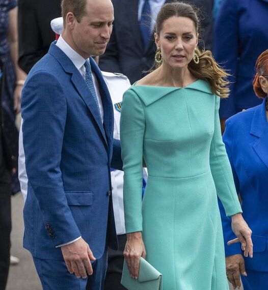 Bahamas, BAHAMAS  - Prince William and wife Kate Middleton, Catherine, Duchess of Cambridge pictured arriving in the Bahamas during their Caribean Royal tour.

*UK Clients - Pictures Containing Children
Please Pixelate Face Prior To Publication*,Image: 672900493, License: Rights-managed, Restrictions: , Model Release: no, Pictured: Prince William and wife Kate Middleton, Catherine, Duchess of Cambridge