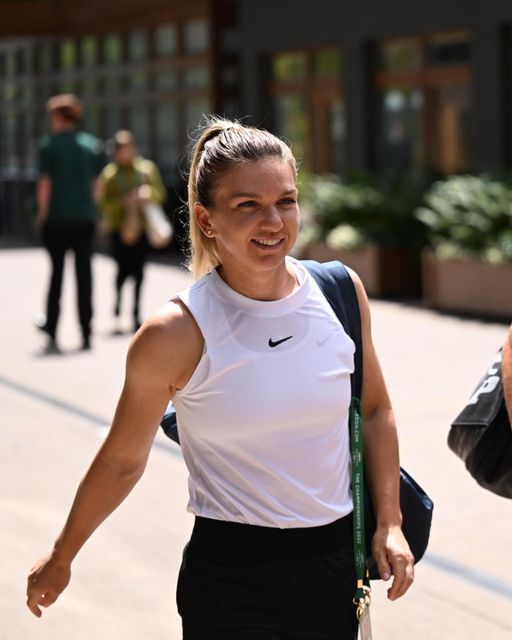 Simona Halep, demonstrând talentul ei remarcabil pe terenul de tenis în fustiță scurtă la Cluj, Sports Festival