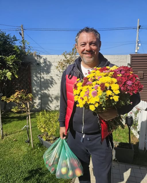 Se iubește de peste 30 de ani cu soția lui, dar și acum îi oferă flori. Chiar și atunci când s-au cunoscut, i-a dăruit un buchet de trandafiri roșii. Ce a dezvăluit Sorin Bontea despre momentul în care și-a cucerit partenera de viață: