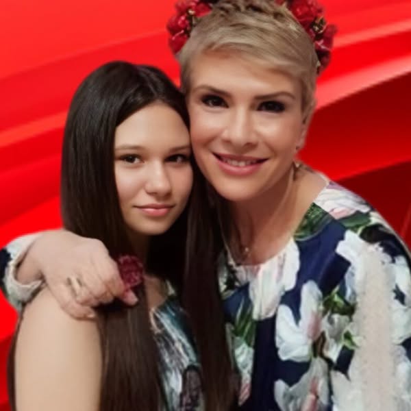 Fiica lui Teo Trandafir s-a mutat de acasă. Cum se înțelege în prezent cunoscuta prezentatoare cu Maia: „Am fost destul de strictă”