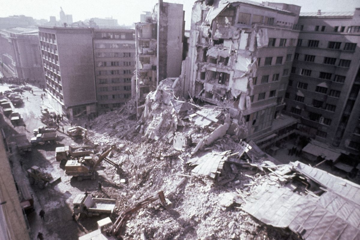48 de ani de la cutremurul din 4 martie 1977. Aurel Pădureanu, îngrozit, descrie: „Un vuiet sinistru, ca din Iad!” Cum a reușit actorul Nae Alexandru să fie salvat de sub dărâmături
