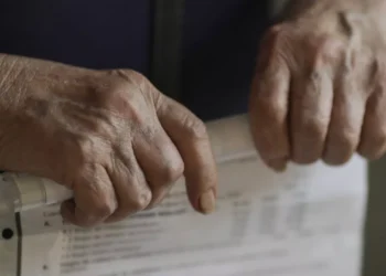 Modificări semnificative în noua lege a pensiilor: vârsta standard de pensionare de 65 de ani va fi atinsă mai devreme, iar pensia anticipată va fi reglementată prin noi condiții