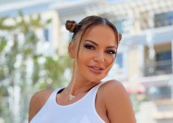 Andreea Antonescu vorbește despre provocările de a fi mamă singură a două fiice: „Nu am bonă și e dificil”