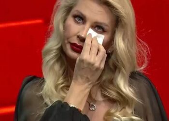 Andreea Bănică, într-o stare emoțională extremă. Artista a apărut pe rețelele de socializare într-o ipostază care a stârnit îngrijorarea fanilor. Nimeni nu știe ce s-a întâmplat cu ea