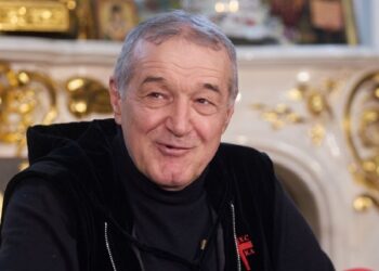 Gigi Becali afirmă că a adoptat-o pe Alexandra Păcuraru, fiica patronului Realitatea Plus, subliniind: „Dacă el este infractor, eu sunt cel care i‑a adoptat atât fata, cât și nepoții”