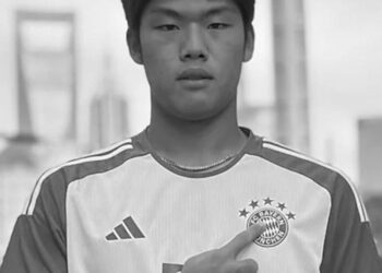 Tânărul fotbalist de 18 ani, lovit accidental în cap de genunchiul unui adversar, a decedat