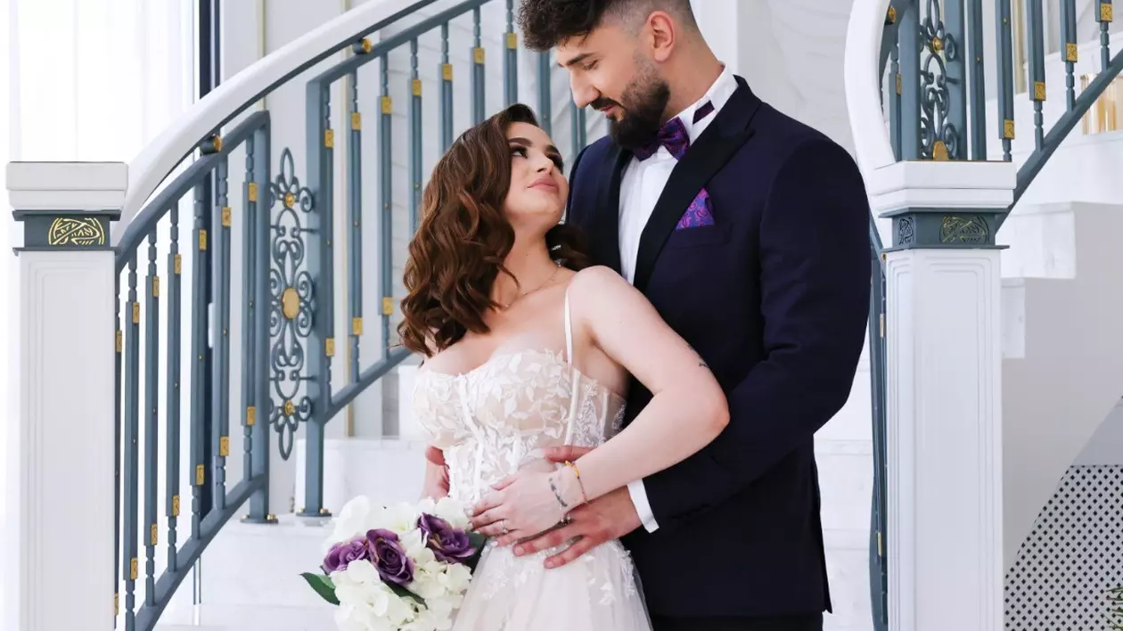 Antonio de la Mireasa trăiește o nouă poveste de dragoste alături de femeia care a înlocuit-o pe Maria. Câștigătorul sezonului 7 a fost surprins în imagini romantice alături de Mădălina