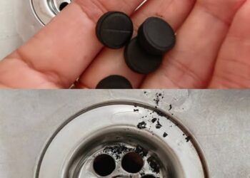 Pun o tabletă de cărbune activ în chiuvetă și plec liniștită de acasă sau mă duc să dorm. Îmi pare rău doar că nu m-am gândit să fac asta mai devreme.