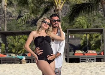 Claudia Puican a născut! . Cântăreața și Armin Nicoară au devenit părinți. Ce nume au ales pentru bebeluș