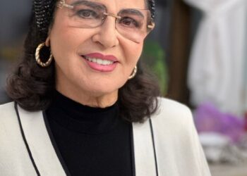 Irina Loghin a cules leurdă cu mâinile sale, așa cum o face de mai bine de cinci decenii. Unde se întoarce mereu artista, după atâția ani: „Veneam aici și când copiii erau mici. Soțul mă aducea în pădure, apoi pleca și se întorcea seara să mă ia!”