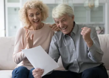 Ce înseamnă „pensia dublă” și cine sunt românii care o primesc de două ori pe an
