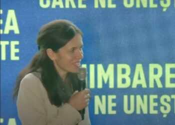 Mirabela Grădinaru a surprins publicul la mitingul lui Nicușor Dan. Candidatul, impresionat de moment