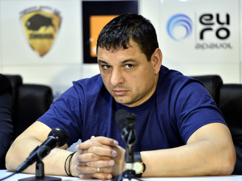 Zile de tăcere și suferință pentru Ionel Ganea. Ce face, zilnic, la spital, în așteptarea veștilor despre fiul său