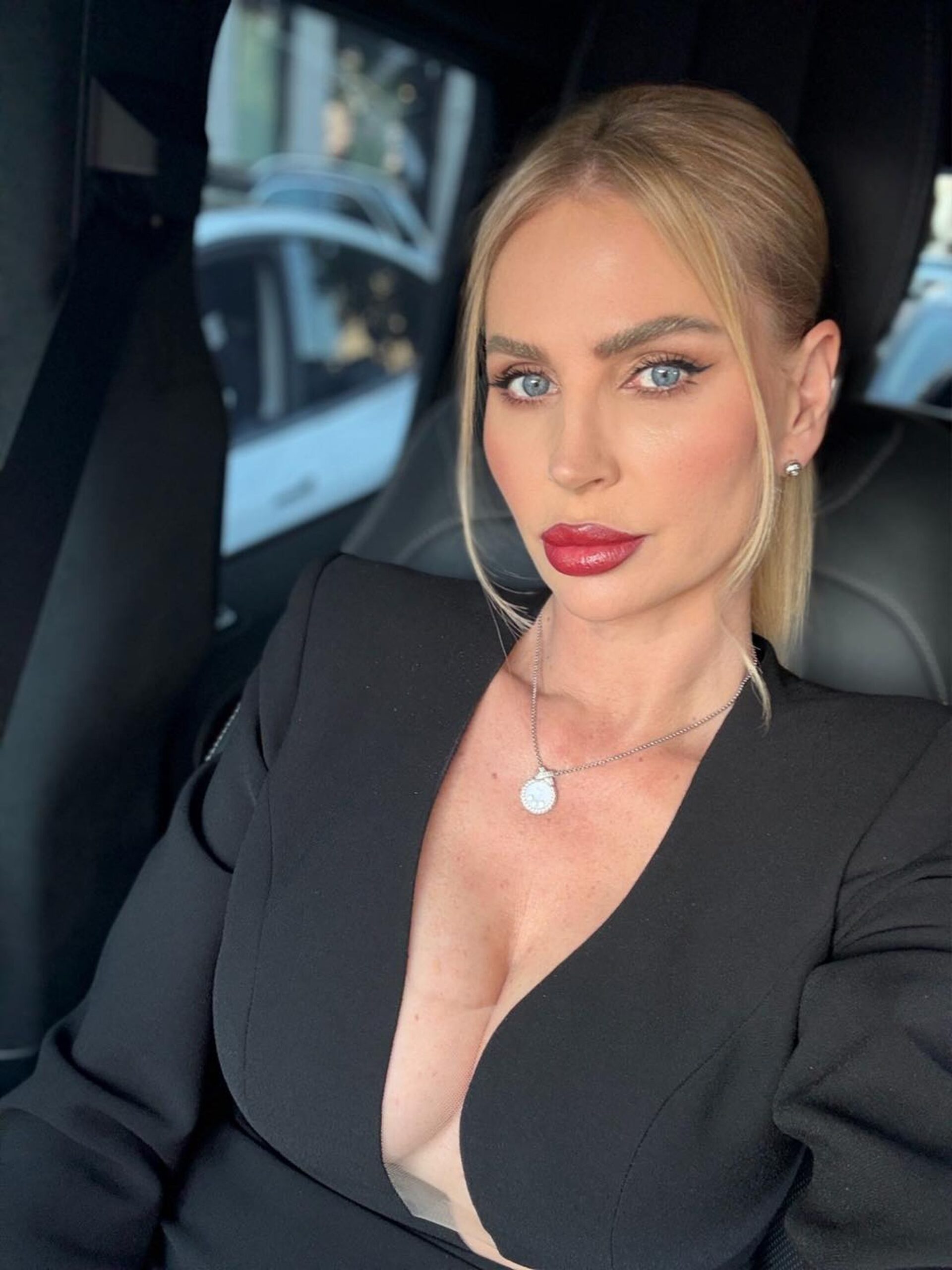 Andreea Bănică, confesiune dureroasă din copilărie: „Tatăl meu a plecat din maternitate când a aflat că sunt fată”