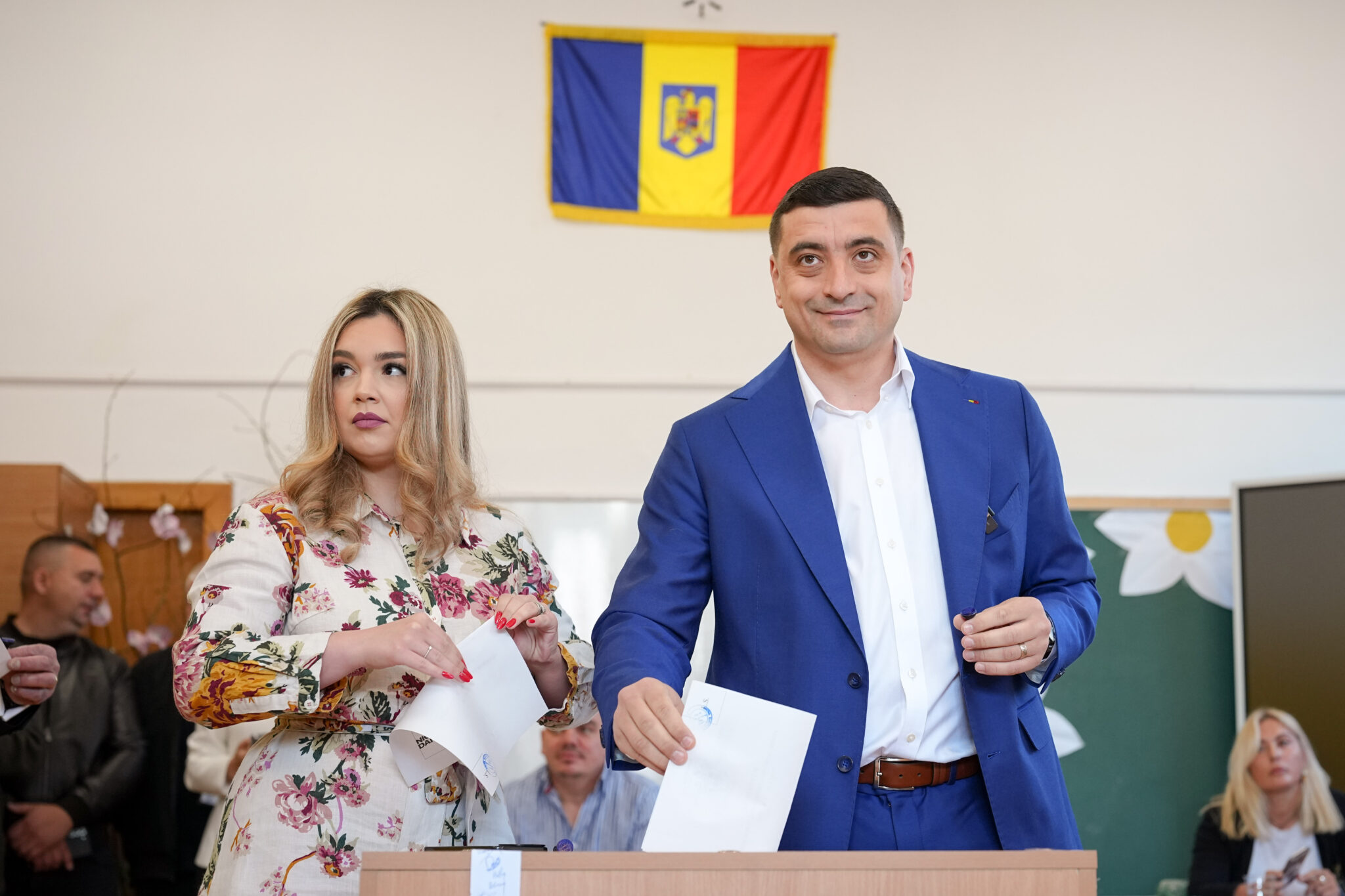 Toți au admirat-o, dar puțini știu cât a costat. Rochia Ilincăi Simion de la votul din turul 2 are un preț surprinzător