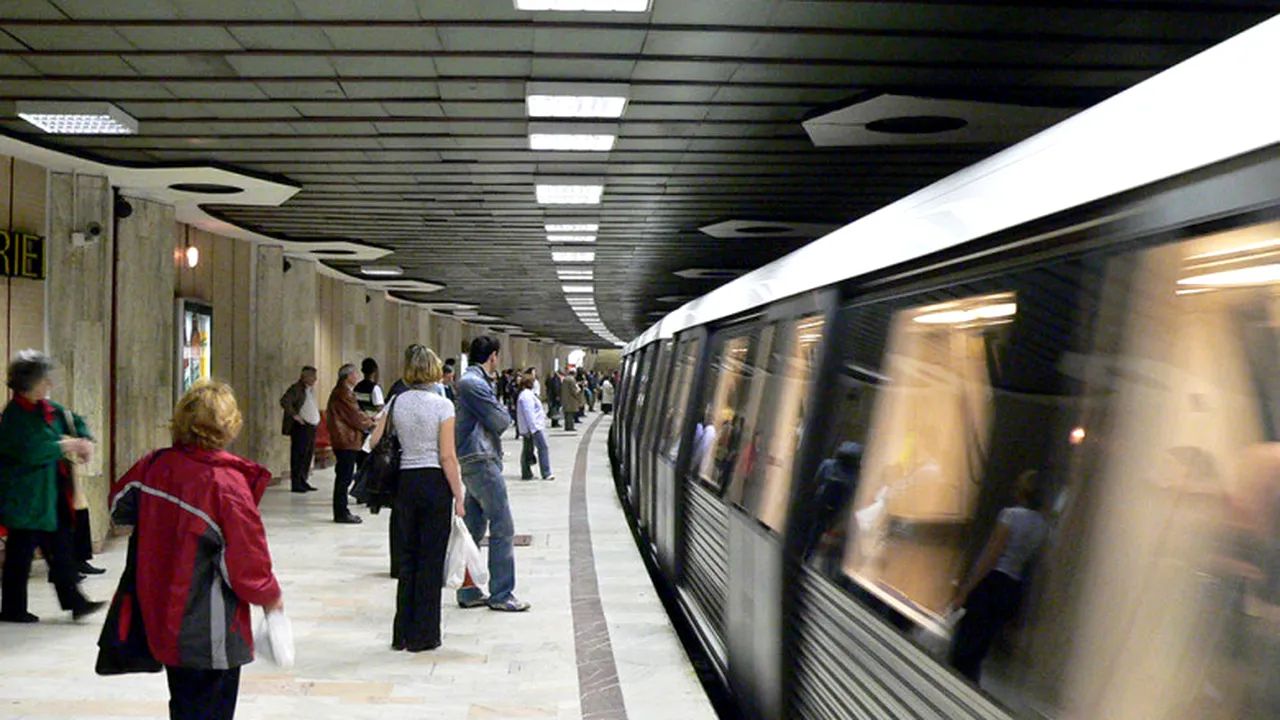 Haos la metrou, duminică dimineață! Peroanele s-au umplut de fum, iar zeci de oameni au fost evacuați