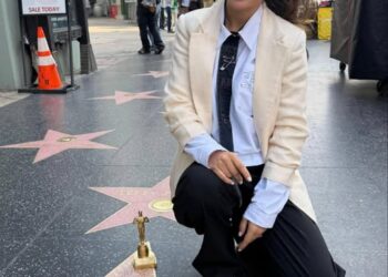 Vlăduța Lupău, umilită după ce s-a pozat pe Walk of Fame din Hollywood. Răspunsul dur.Vezi in comentarii