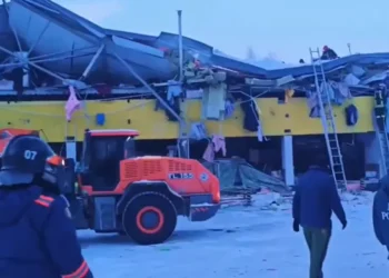 Scene de panică după ce un mall s-a prăbușit din cauza zăpezii! Martorii vorbesc despre clipe de coșmar