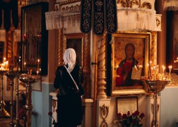 Calendar ortodox, 18 ianuarie 2026. Ce este bine să dea femeile de pomană în această zi. Tradiții, interdicții și lucruri pe care credincioșii nu ar trebui să le facă