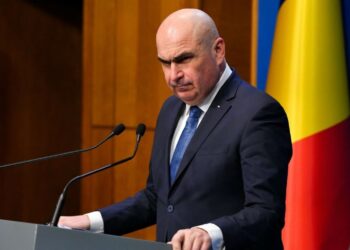 Situație explozivă! Protestatarii au vrut să-l atace pe Ilie Bolojan. Premierul, evacuat de urgență