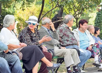 Pensionarii din anumite orașe ale României beneficiază de un supliment de 550 de lei la pensie. Cine sunt cei eligibili pentru acest ajutor financiar