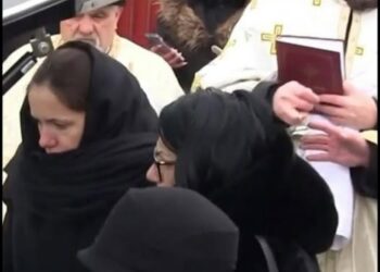 Concubina lui Nicușor Dan, singură la înmormântarea bunicii. Președintele nu a însoțit-o pe Mirabela Grădinaru. Distrusă de durere, a…