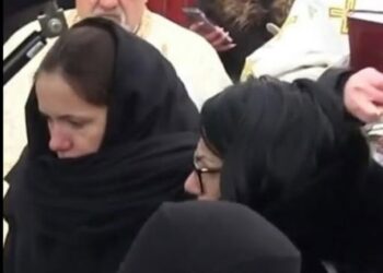 Concubina lui Nicușor Dan, singură la înmormântarea bunicii. Distrusă de durere, Mirabela Grădinaru a…Vezi in comentarii
