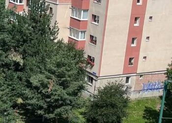 Trei surori de 12, 14 și 16 ani s-au aruncat de la etajul 9 după ce părinții le-au… Vezi mai mult