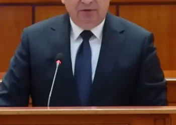 Val masiv de concedieri în România! Românii care lucrează în…Vezi in comentarii