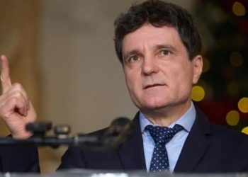 Ce studii are, de fapt, președintele Nicușor Dan? El nu are… Vezi mai mult