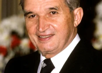Nicolae Ceaușescu obișnuia să bea sucul doar cu paiul. Explicația din spatele unui gest aparent bizar