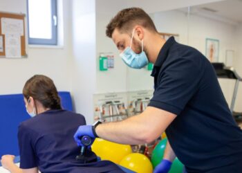 Drama familiei medicului Alin Neacșu, găsit decedat într-o clinică privată. Cine este soția sa. Cei doi aveau un băiețel