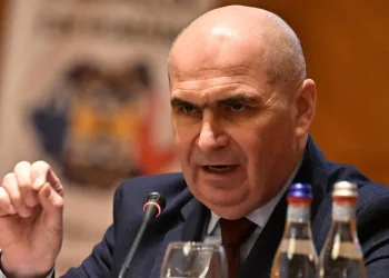 Măsură dură pentru angajați! Decizia anunțată de Ilie Bolojan intră în vigoare până la sfârșitul lui 2026