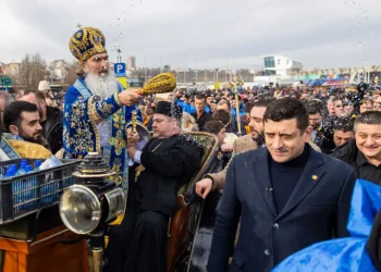 ÎPS Teodosie face un pas înapoi față de George Simion. Arhiepiscopul Tomisului se delimitează de linia politică promovată de AUR