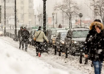 Ciclonul polar lovește din nou Bucureștiul cu TEMPERATURI SIBERIENE și strat proaspăt de zăpadă. Scenariul unui Ro-Alert reapare