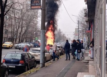 Tragedie în Capitală! Trei mașini cuprinse de flăcări. O femeie a decedat și un alt om a ajuns la spital