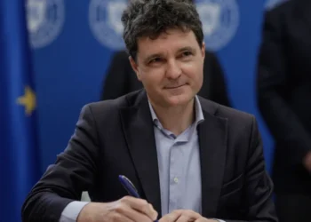Nicușor Dan a semnat decretele la Bruxelles, fără să mai aștepte întoarcerea în țară. Actele intră în vigoare imediat după publicarea în Monitorul Oficial