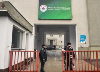 Detalii din anchetă: cum s-ar fi împărțit șpaga între funcționarii reținuți de la Primăria Sectorului 5
