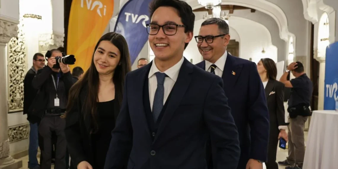 Victor ponta alaturi de copii sai andrei si irina la dezbaterea de marti seara 29 aprilie