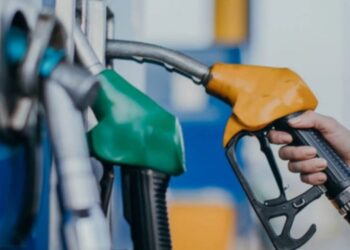 Cozi interminabile la benzinarii. Benzina si motorina s au scumpit 1280x720