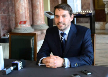 MTg2MmYwMWZlMTAwYWU1OTYyNjBkOTNhNmY=.thumb