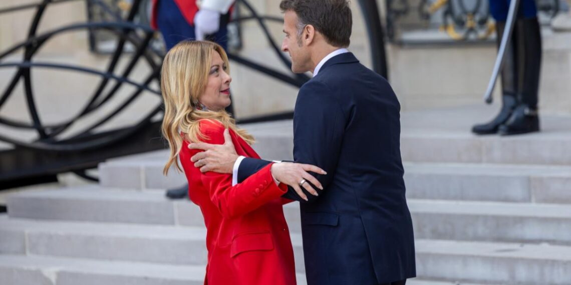 Emmanuel macron moment buclucas cu giorgia meloni imaginile au starnit controverse video viral