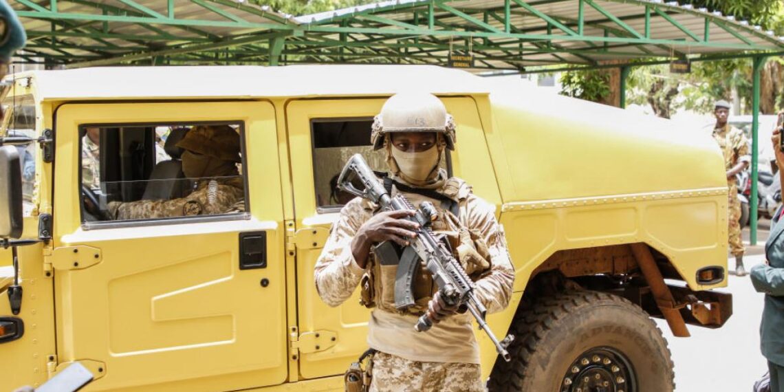 Explozii si impuscaturi in capitala mali atacuri coordonate ale unor grupari armate ar avea loc in toata tara