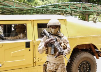 Explozii si impuscaturi in capitala mali atacuri coordonate ale unor grupari armate ar avea loc in toata tara