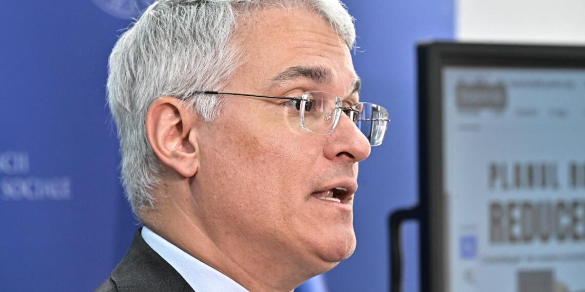 Dragos pislaru a calculat in direct cu cat ii creste salariul va fi mai mare cu 22 adica cu 2 500 de lei