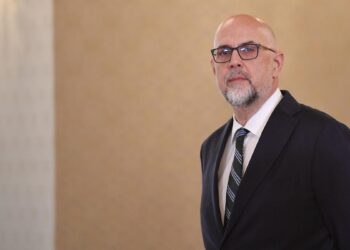 Kelemen hunor cheama psd pnl si usr la discutii e singura solutie trebuie gasit un premier responsabil care sa nu fie un rival