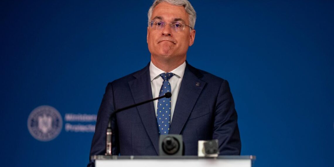 Ministrul dragos pislaru se plange ca are salariu mic si este intretinut de sotie locul de munca al acesteia este secret