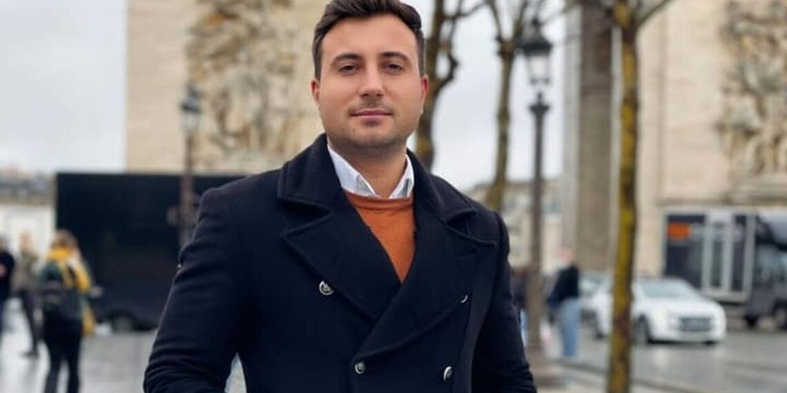 Valentin sanfira crop